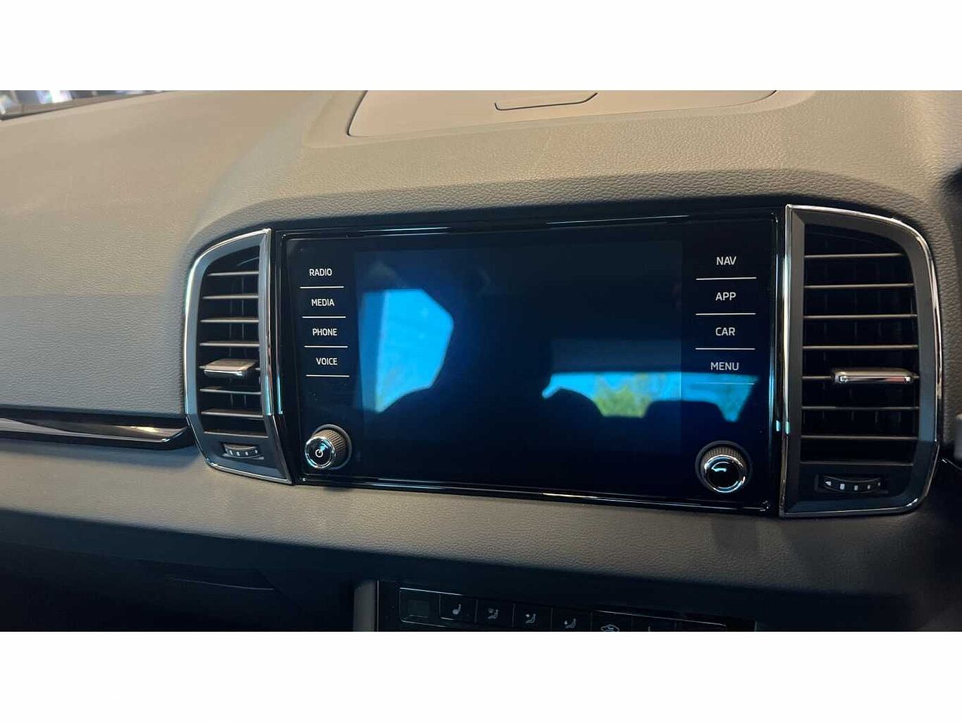 SKODA KAROQ 1.5 TSI SE L 5dr