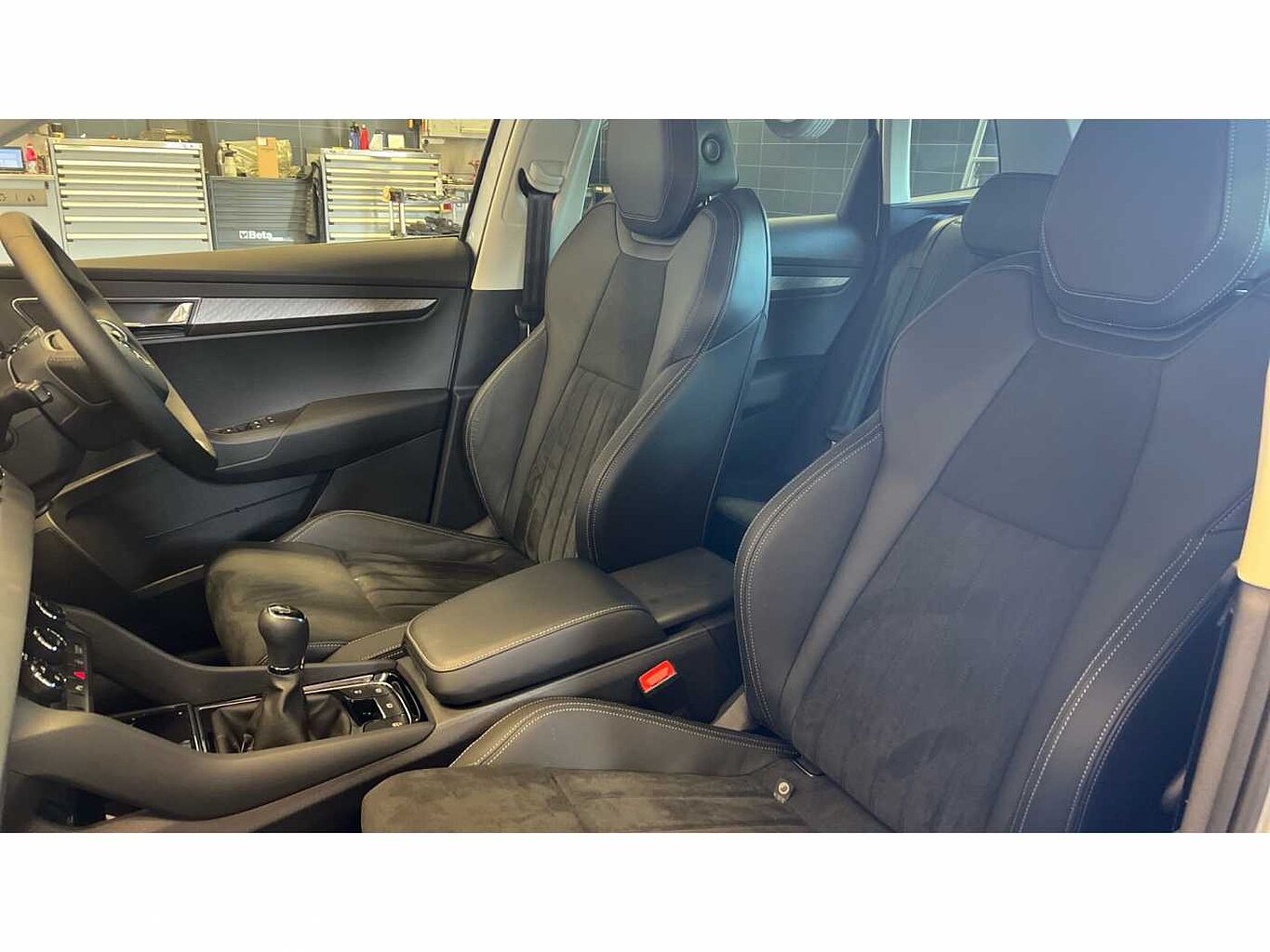 SKODA KAROQ 1.5 TSI SE L 5dr