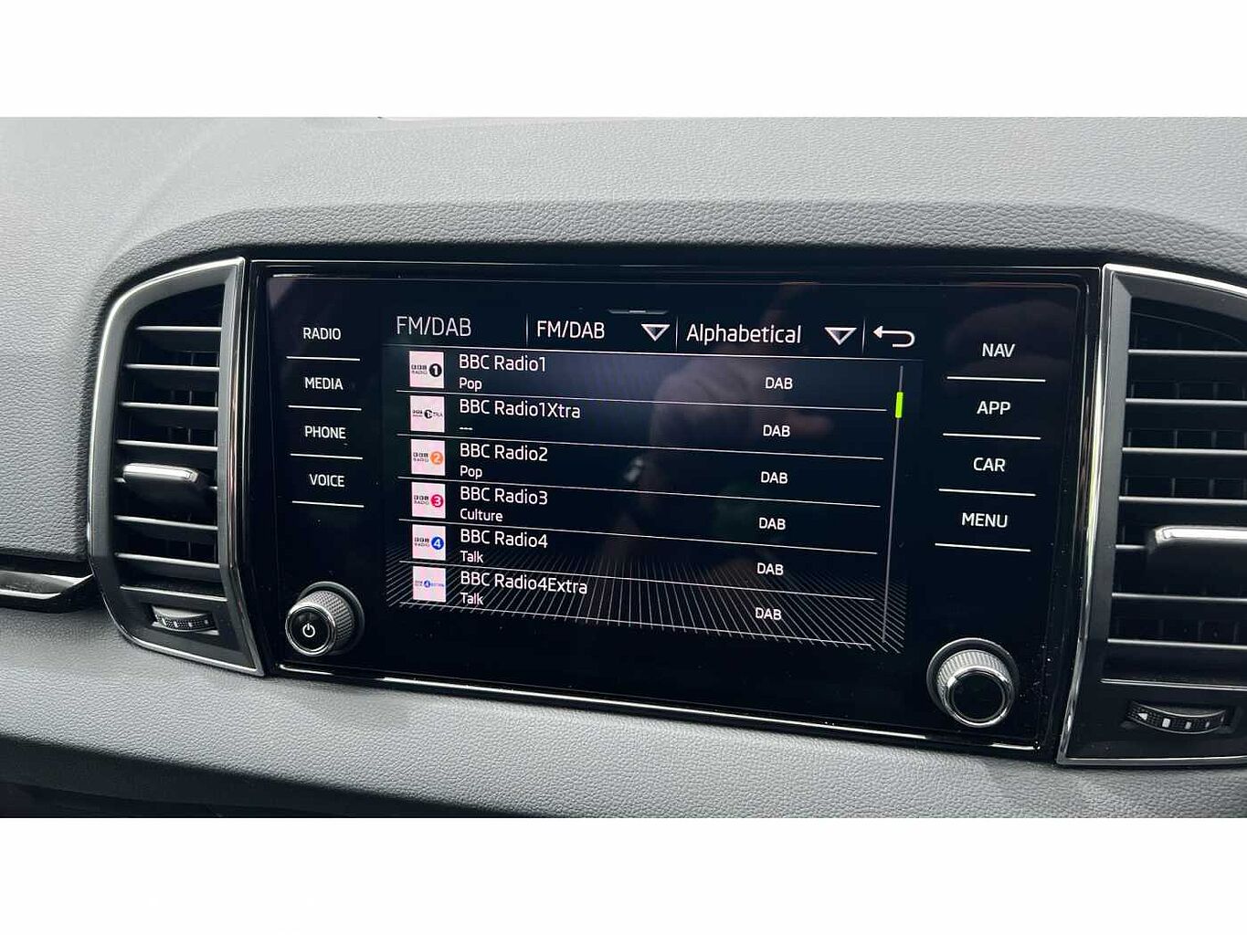 SKODA Karoq SUV 1.5 TSI (150ps) SE L ACT DSG